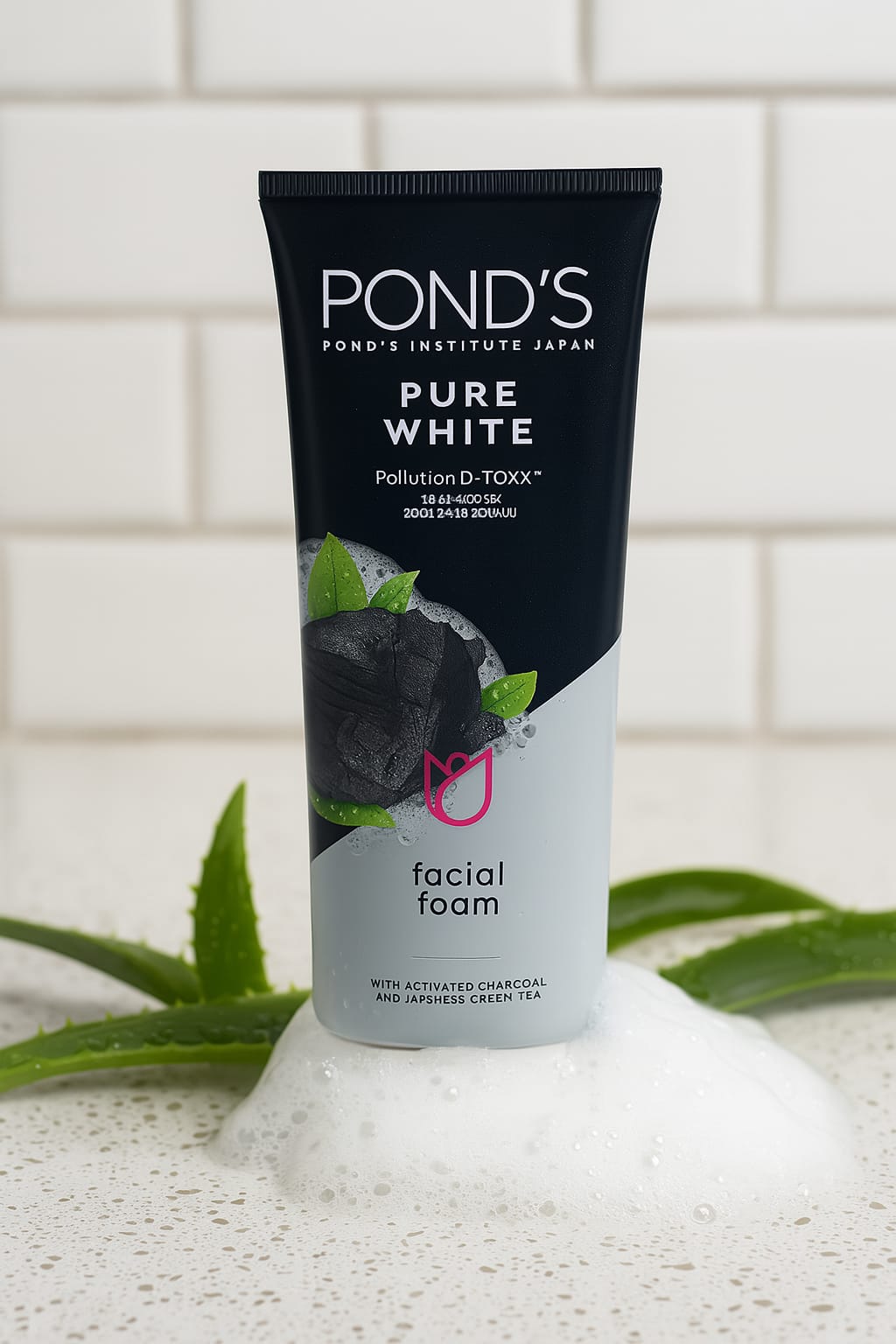 Pond’s Pure White Face Wash with Activated Charcoal – Deep Cleansing & Brightening Daily Face Cleanser (100g)
